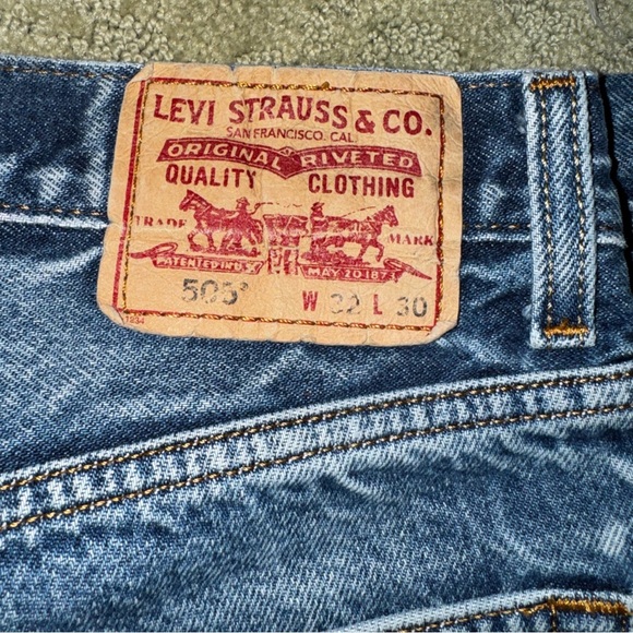 Levi's 505 Regular Fit Jeans 32x30 Distressed Jeans - Picture 3 of 4